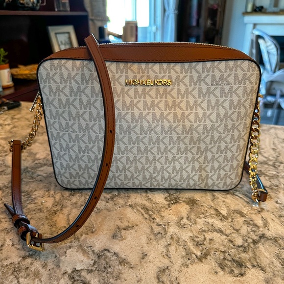 Michael Kors Jet Set Large Printed Logo Crossbody Bag - Picture 1 of 8